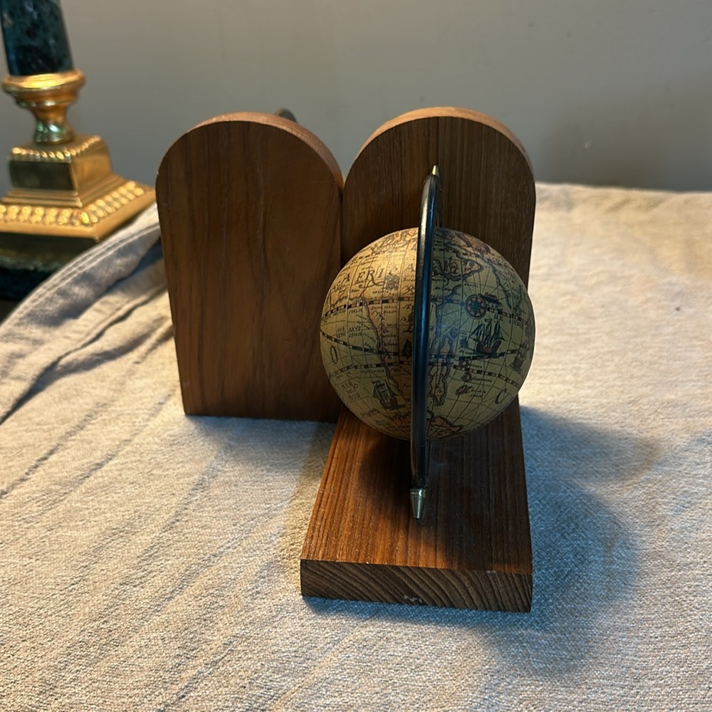 Vintage old world 🌎 Globe Bookends - Picture 3 of 16